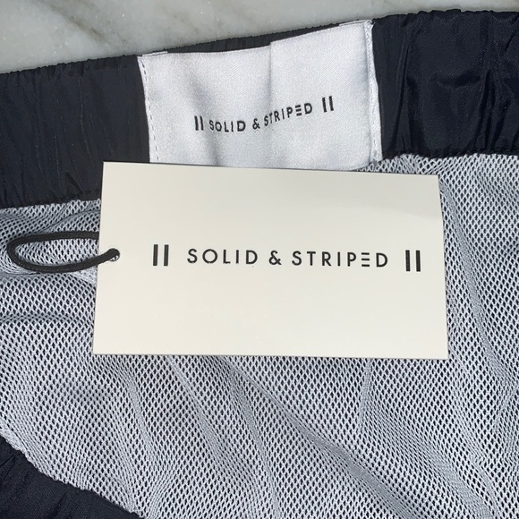 Solid & Striped men’s weekend short in navy - Picture 7 of 7